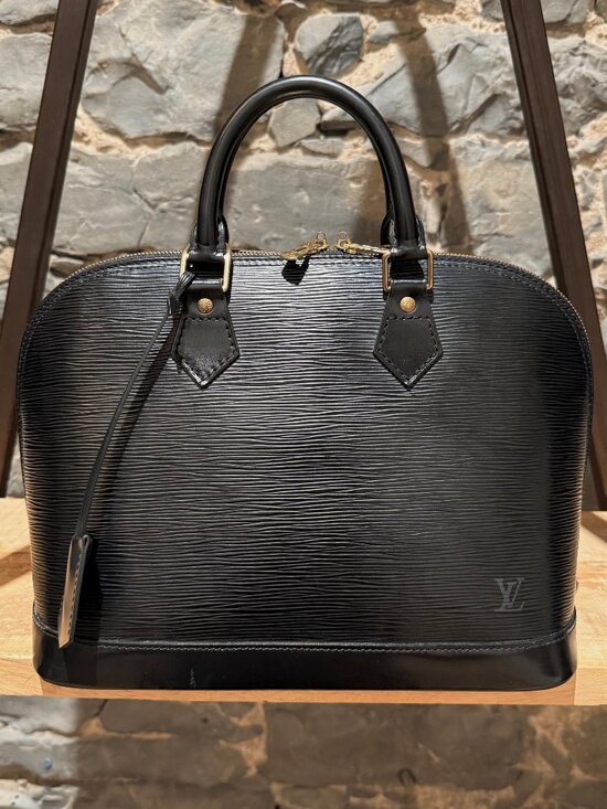 Louis Vuitton Handbags - Louis Vuitton Vintage 1996 Black Epi Alma MM Handbag